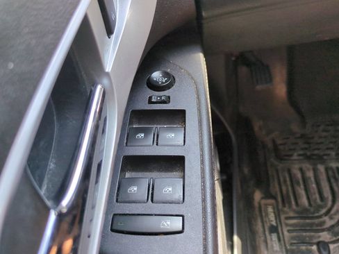 Used 2017 Chevrolet Equinox Premier w/ Enhanced Convenience Package FWD image 23