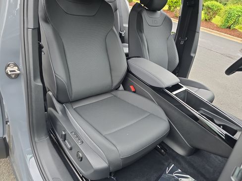 Certified 2025 Volkswagen ID.4 Pro S Plus AWD/4WD image 10