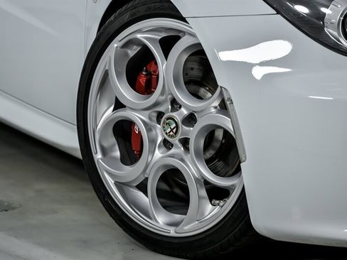 Used 2015 Alfa Romeo 4C Coupe w/ Leather Interior Group RWD image 3