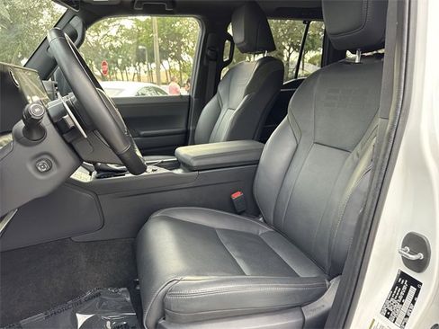 Used 2024 Lexus GX 550 image 11