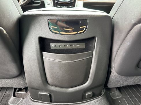 Used 2020 Cadillac Escalade Premium Luxury image 29