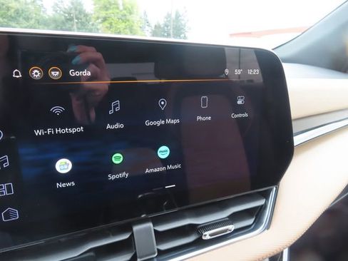 Used 2025 Chevrolet Equinox ACTIV w/ Safety and Technology Package AWD/4WD image 31