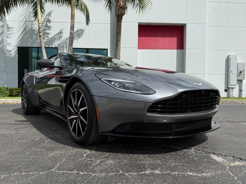 Used 2019 Aston Martin DB11 Volante image 23