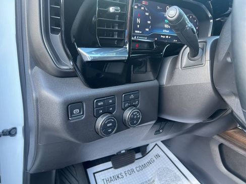 Used 2024 Chevrolet Silverado 1500 LT Trail Boss w/ Convenience Package II image 18