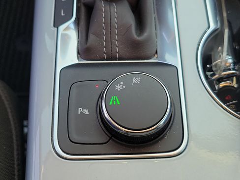 Used 2020 Chevrolet Blazer LT FWD image 29