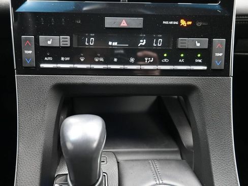 Used 2022 Toyota Avalon XLE w/ Moonroof Package FWD image 8