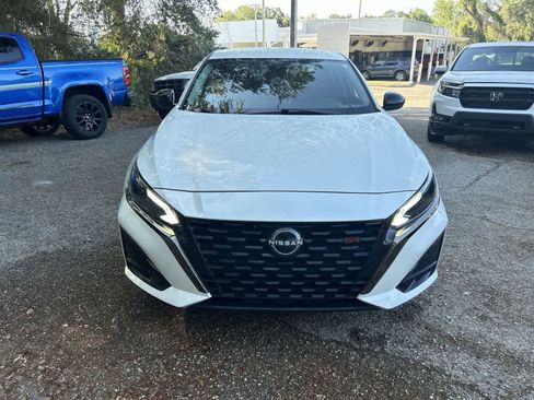 Used 2024 Nissan Altima 2.5 SR FWD image 3