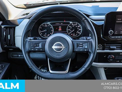 Used 2024 Nissan Pathfinder SV FWD image 31