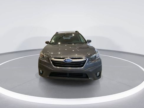 Used 2022 Subaru Outback Premium AWD/4WD image 3