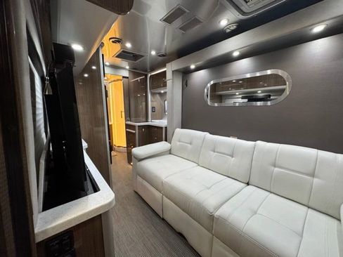 Used 2018 Mercedes-Benz Sprinter 3500 image 28