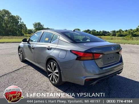 Used 2021 Nissan Altima 2.5 SR w/ SR Premium Package FWD image 3