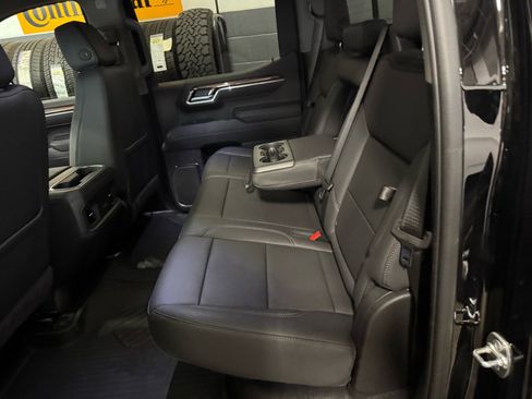 Used 2025 Chevrolet Silverado 1500 LT Trail Boss w/ Convenience Package II AWD/4WD image 10