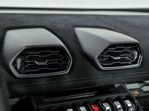 Used 2022 Lamborghini Huracan STO image 30