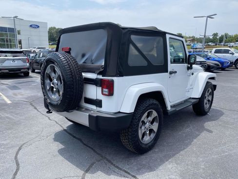 Used 2018 Jeep Wrangler Sahara w/ Connectivity Group AWD/4WD image 7