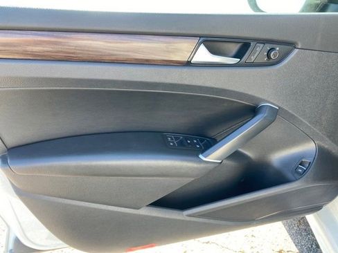 Used 2022 Volkswagen Passat 2.0T image 15