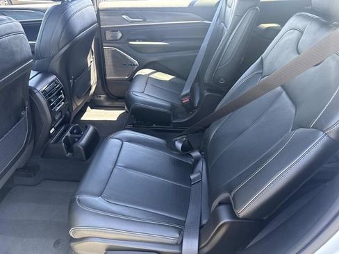Used 2023 Jeep Grand Cherokee L Overland AWD/4WD image 17