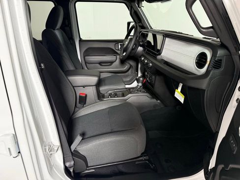 New 2025 Jeep Gladiator Sport AWD/4WD image 16