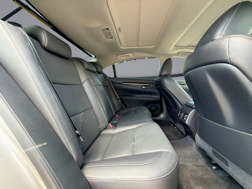 Used 2015 Lexus ES 350 w/ Ultra Luxury Package FWD image 17