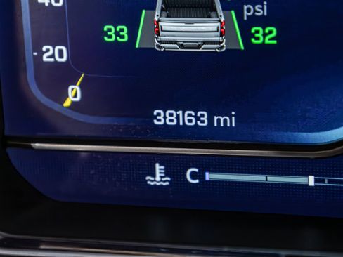 Used 2022 Chevrolet Silverado 1500 ZR2 w/ Technology Package image 19