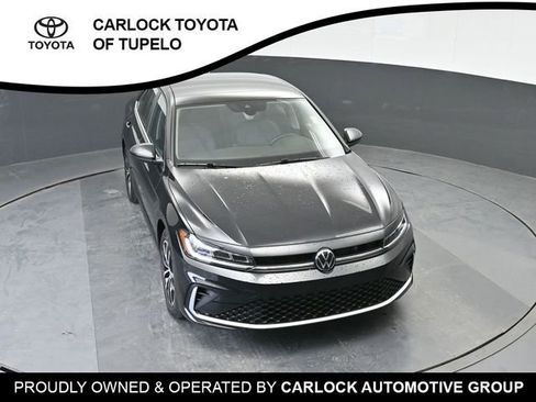 Used 2025 Volkswagen Jetta SE w/ Sunroof Package image 32