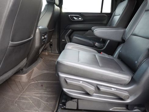 Used 2022 Chevrolet Suburban Z71 w/ Luxury Package AWD/4WD image 17