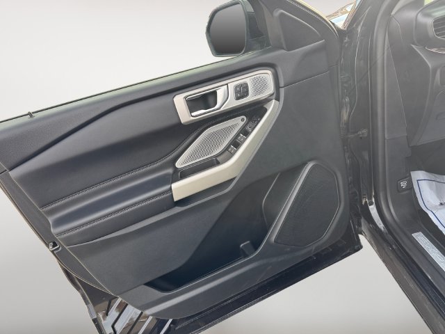Certified 2022 Ford Explorer Limited w/ Limited Technology Package AWD/4WD image 10