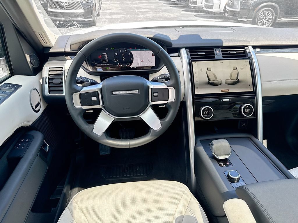 Used 2025 Land Rover Discovery S AWD/4WD image 25