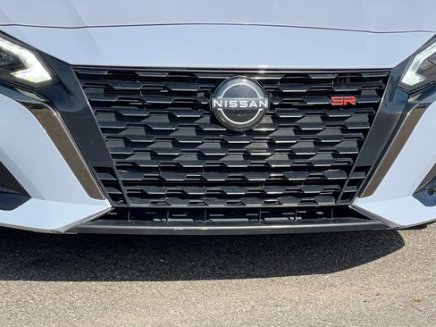 Used 2024 Nissan Altima 2.5 SR FWD image 38