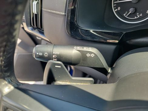 Used 2025 Nissan Pathfinder SV FWD image 27