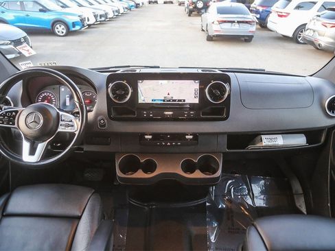 Used 2020 Mercedes-Benz Sprinter 2500 image 12