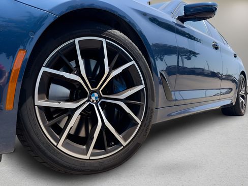 Used 2022 BMW M550i xDrive w/ Executive Package AWD/4WD image 25