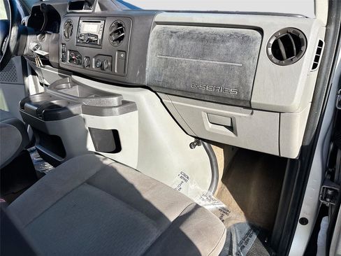 Used 2013 Ford E-350 and Econoline 350 XLT image 34