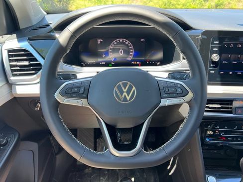 New 2026 Volkswagen Taos SE FWD image 15