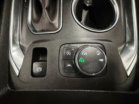 Used 2023 Chevrolet Traverse RS AWD/4WD image 25
