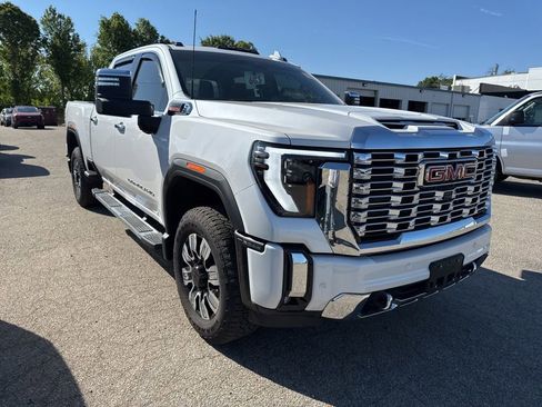 Used 2024 GMC Sierra 2500 Denali w/ Denali Reserve Package AWD/4WD image 4