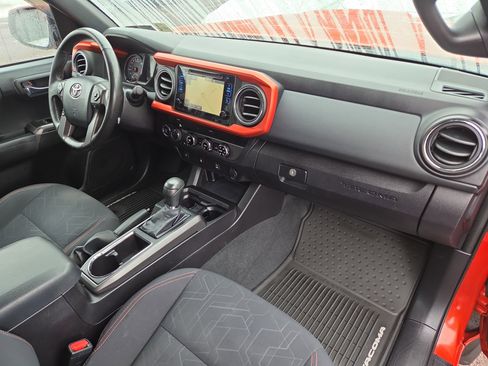 Certified 2016 Toyota Tacoma TRD Sport w/ Towing Package image 17