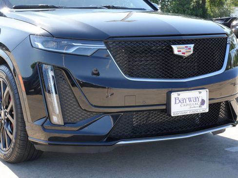Certified 2025 Cadillac XT6 Sport w/ Technology Package AWD/4WD image 28