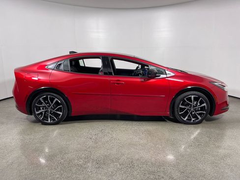 New 2026 Toyota Prius Plug-In Hybrid FWD image 2