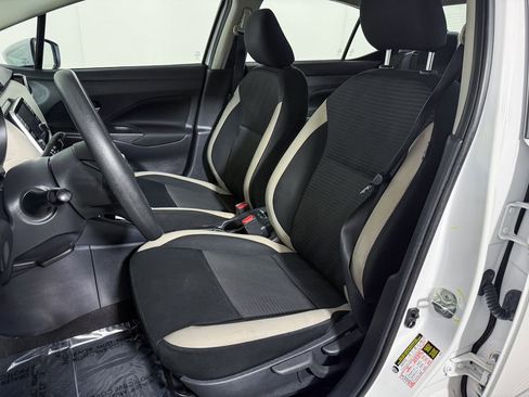 Used 2021 Nissan Versa SV image 16