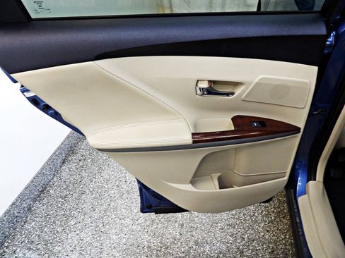 Used 2011 Toyota Venza w/ Leather Pkg FWD image 9