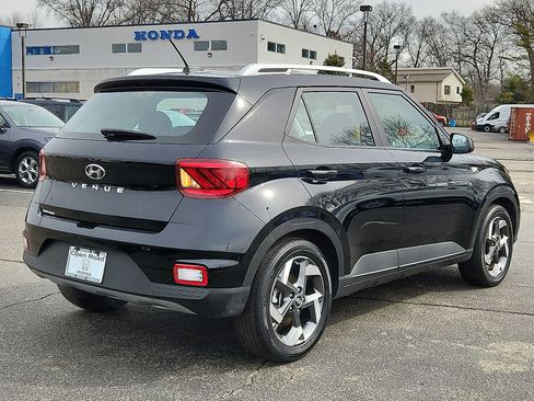 Used 2023 Hyundai Venue SEL w/ Cargo Package image 6