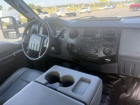 Used 2016 Ford F550 4x4 Crew Cab Super Duty image 8