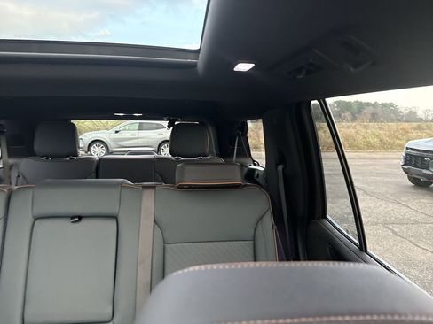 Used 2025 GMC Yukon AT4 image 12