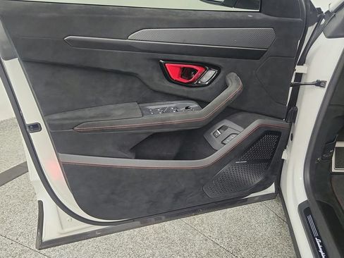 Used 2023 Lamborghini Urus Performante AWD/4WD image 36