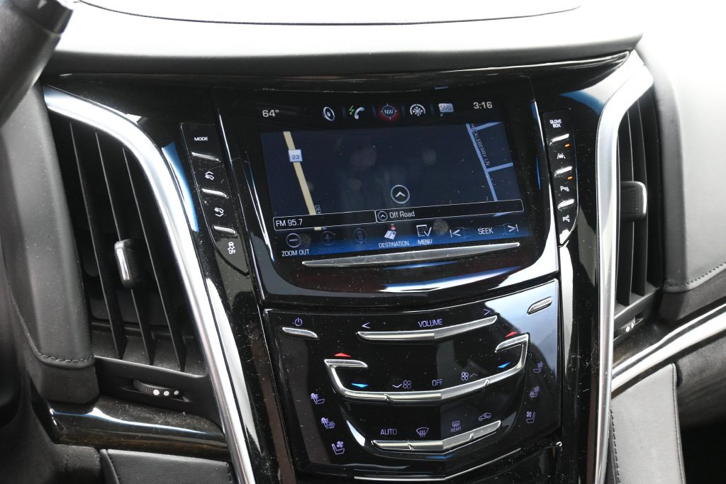 Used 2018 Cadillac Escalade Platinum AWD/4WD image 17