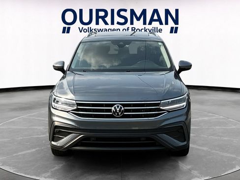 Used 2023 Volkswagen Tiguan SE w/ Panoramic Sunroof Package FWD image 8