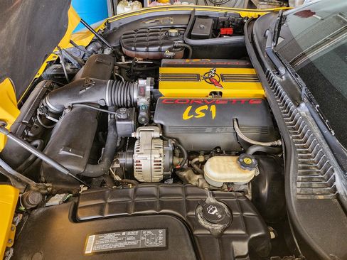 Used 2004 Chevrolet Corvette Coupe w/ Preferred Equipment Group RWD image 29