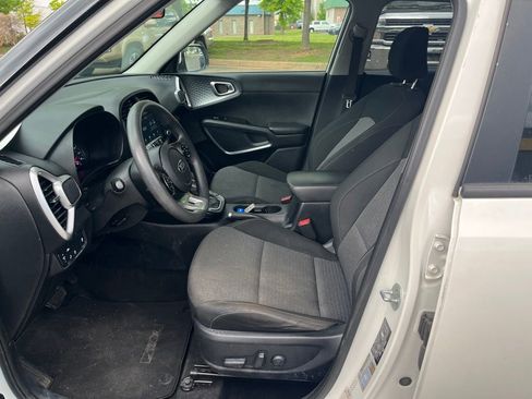 Used 2021 Kia Soul S FWD image 16