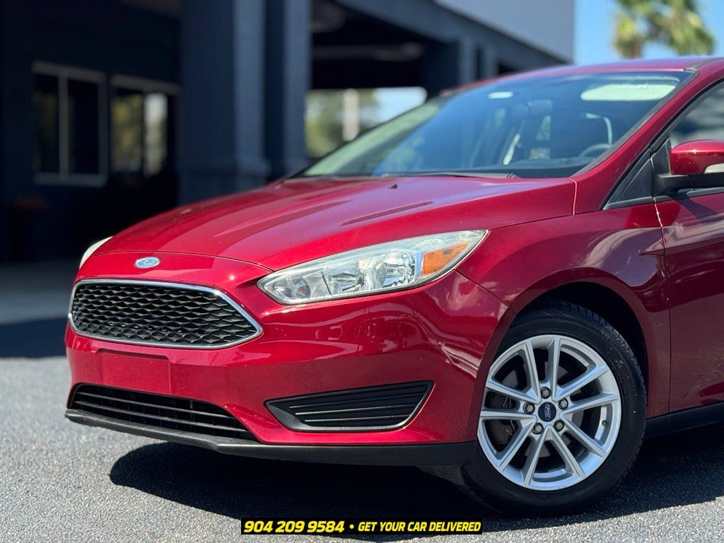Used 2015 Ford Focus SE w/ Reverse Sensing Package FWD image 2