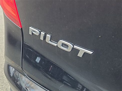 Used 2017 Honda Pilot EX-L image 12